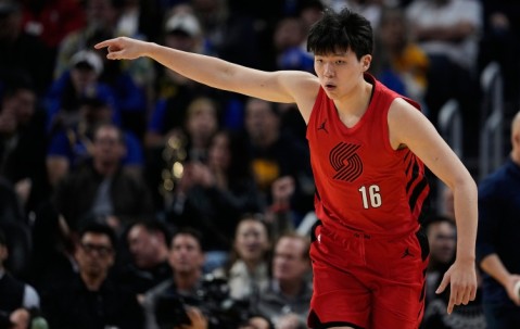 ewc电竞世界杯官网-拓记：杨瀚森半场毫不费力得到两双 空位上篮&amp;放篮可以做得更好
