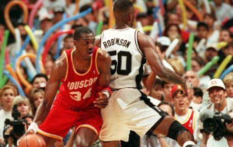 ewc电竞世界杯官网-贵了吗？字母哥花5万跟大梦特训！科比詹皇曾受益