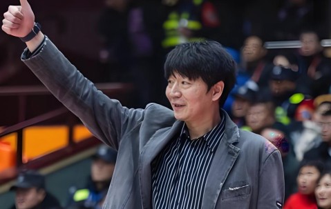 ewc电竞世界杯官网-CBA大黑马，签约2米12内线悍将！北京队、广东队争冠拦路虎来了